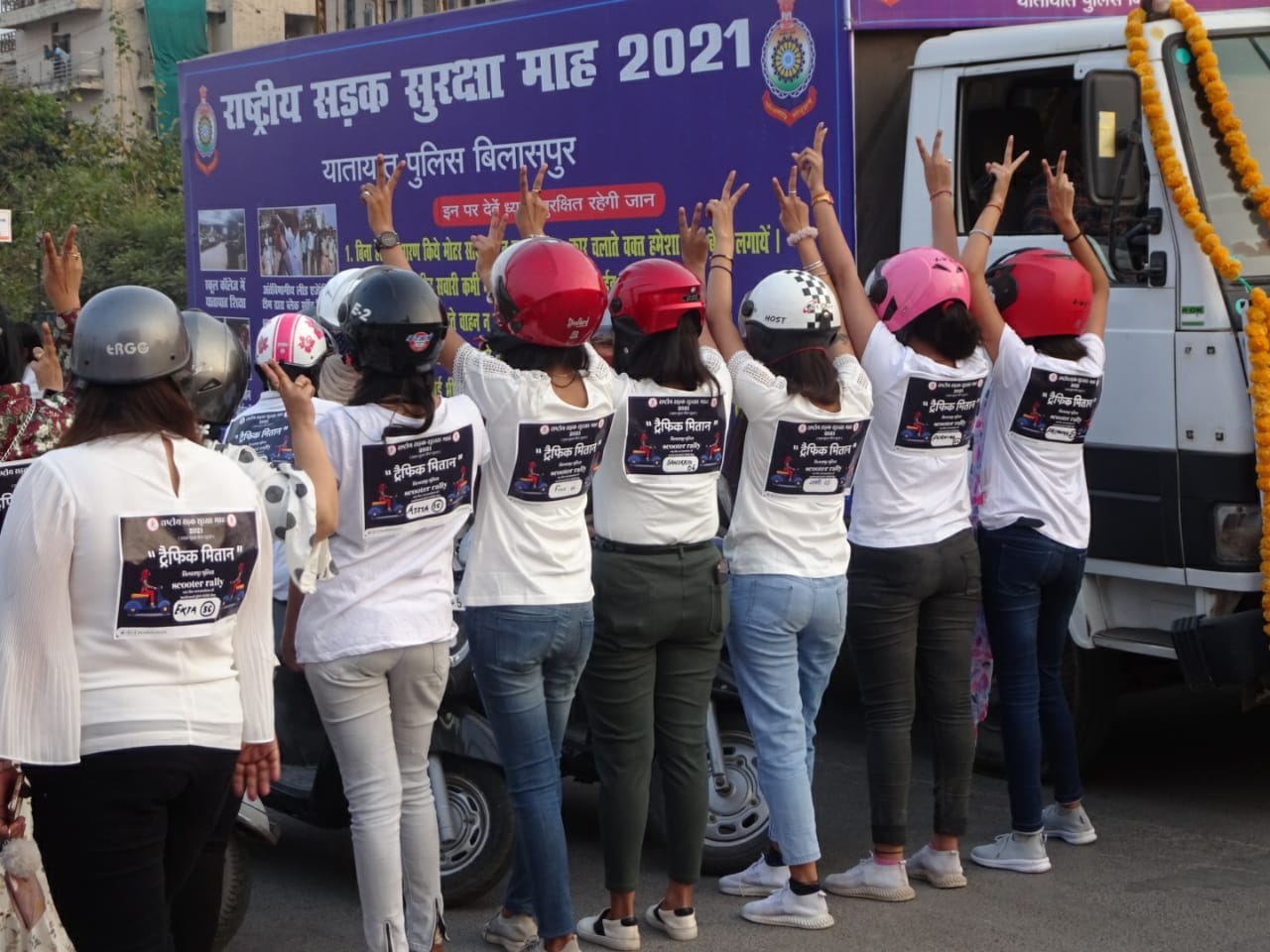 women-took-out-a-bike-rally-for-helmet-public-awareness-in-bilaspur