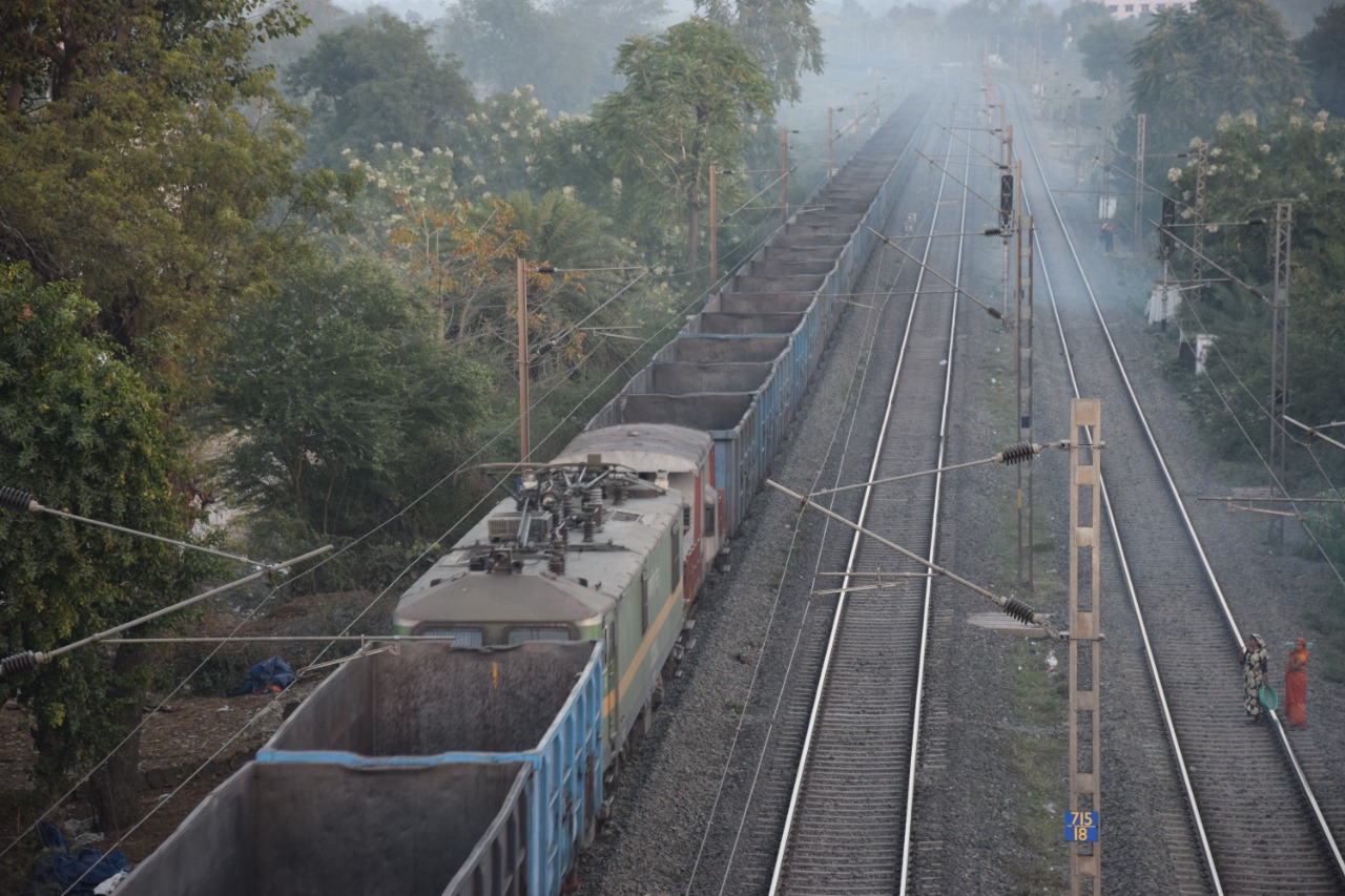 indias largest train vasuki