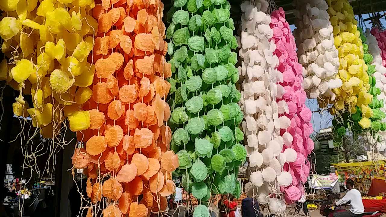 Demand for batasha in Holi keeps on decreasing in bilaspur