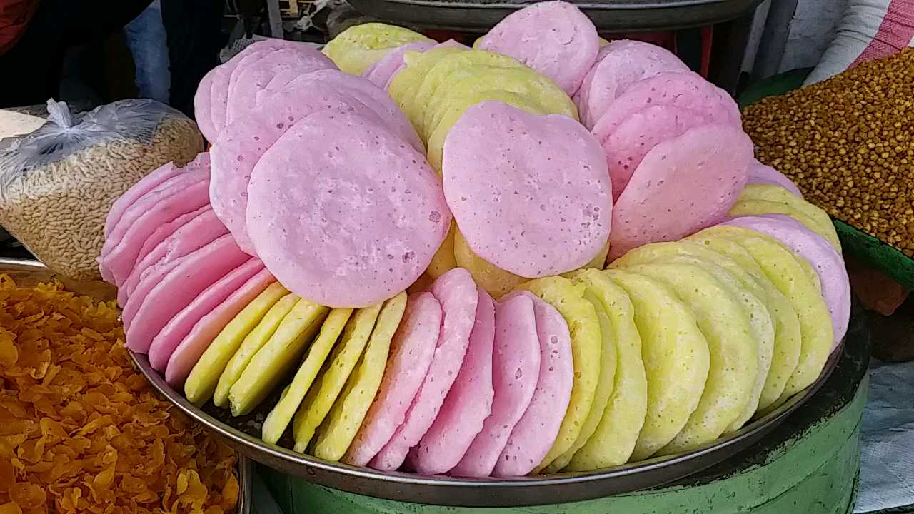 Demand for batasha in Holi keeps on decreasing in bilaspur