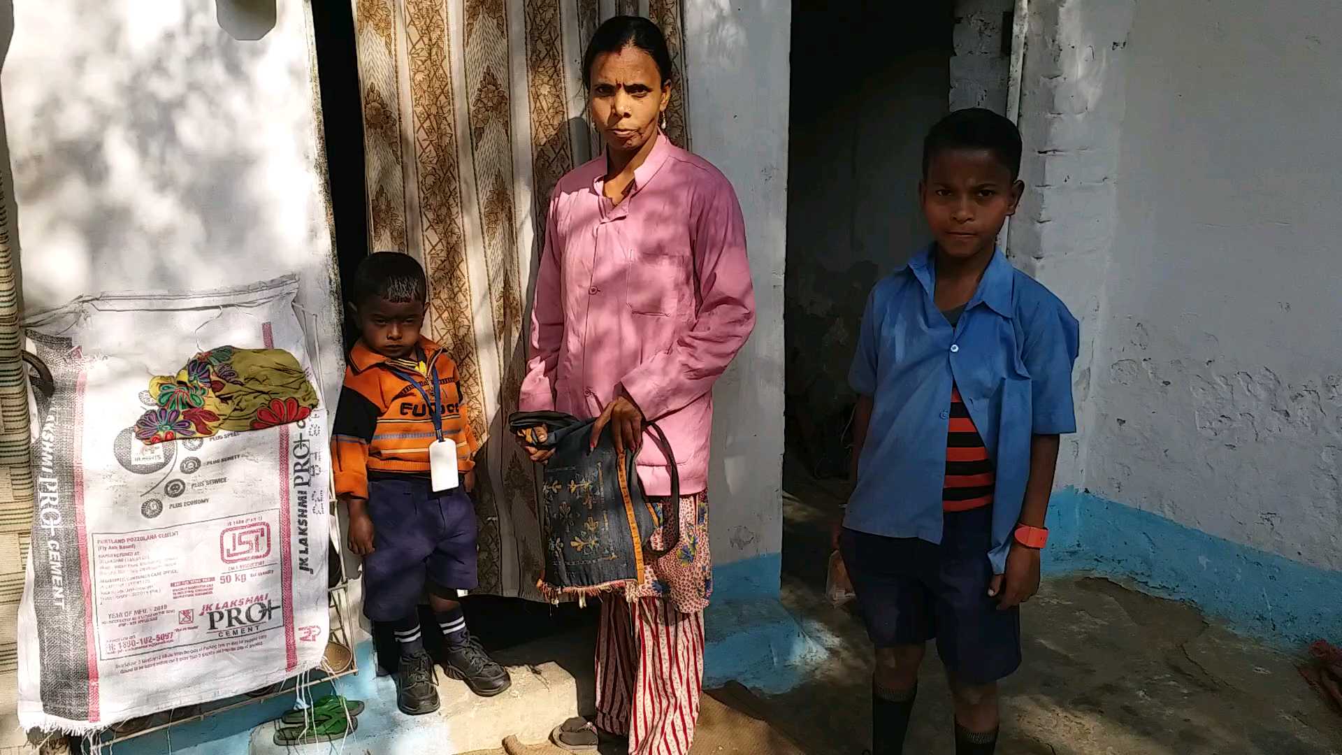 Madhu Tiwari feeds the family by driving a rickshaw in bilaspur