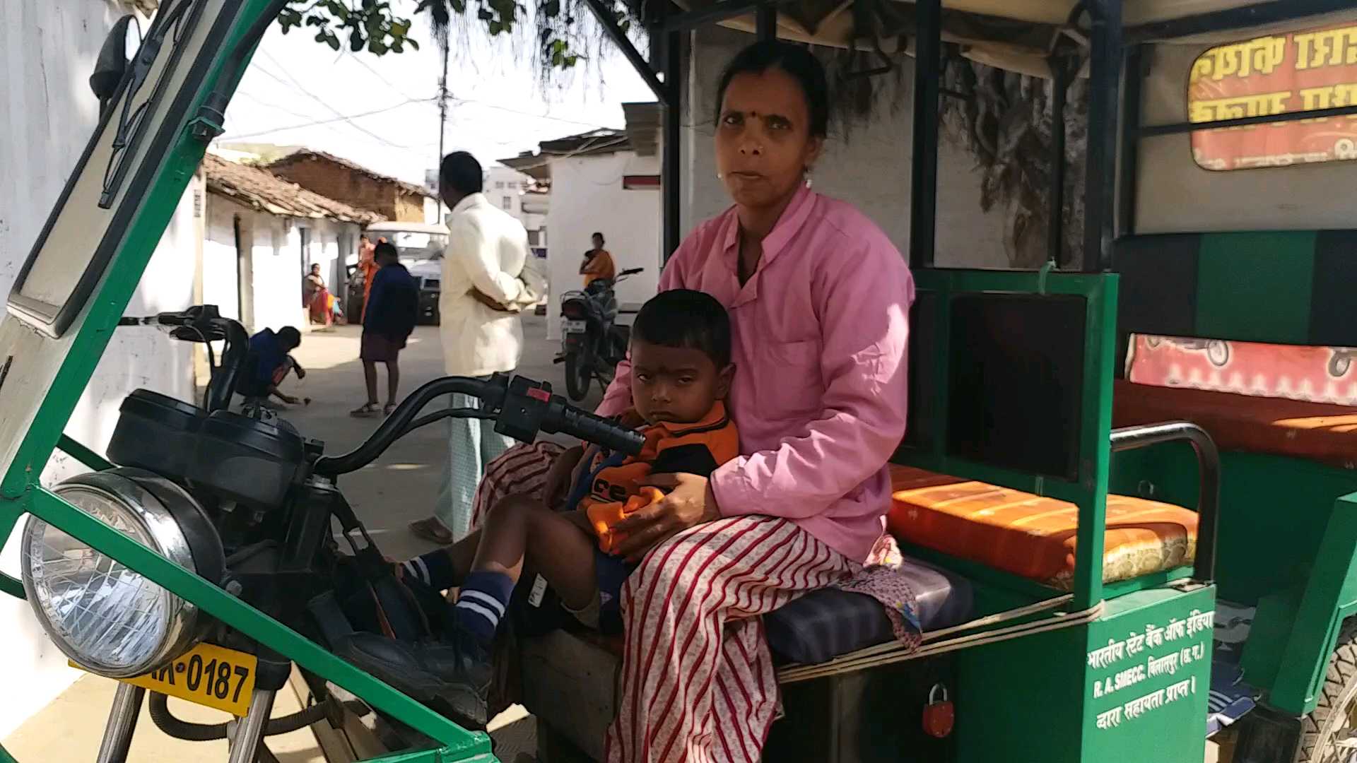 Madhu Tiwari feeds the family by driving a rickshaw in bilaspur