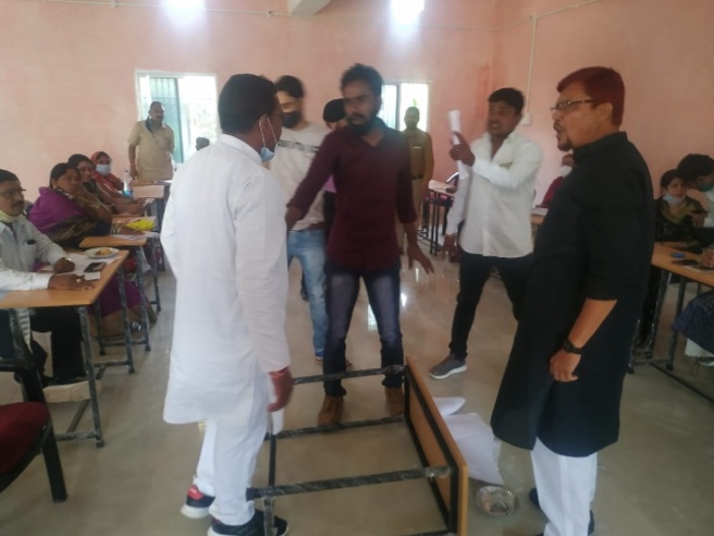 ruckus in general assembly meeting of takhatpur municipality in bilaspur