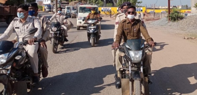 Police and administration carried out flag march in Takhatpur