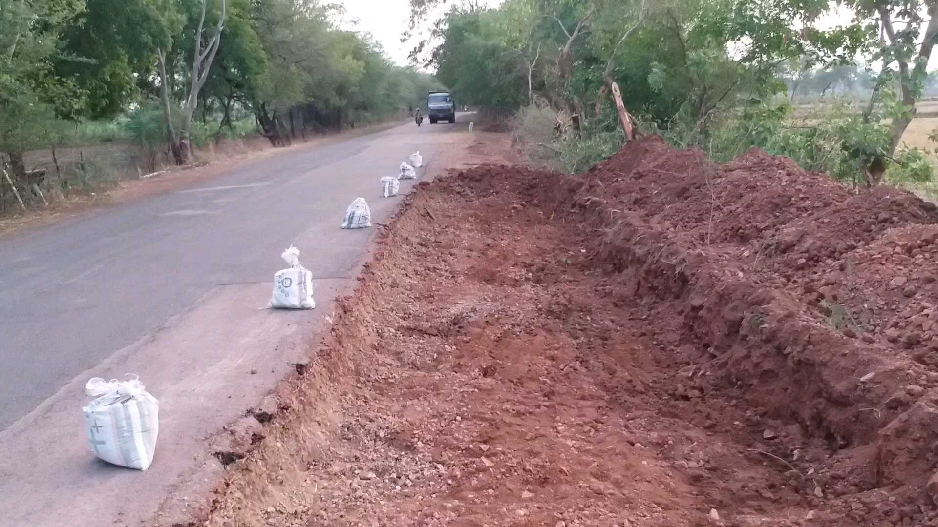 road-maintenance-work-started-in-dhangaon