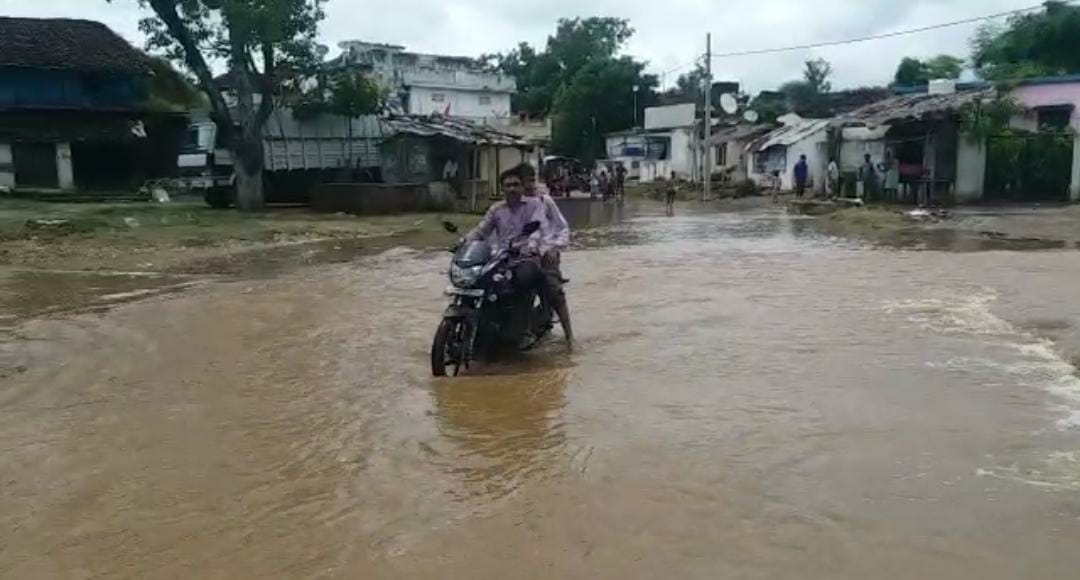 SDM takes meeting of officials due to continuous rains in Bemetra