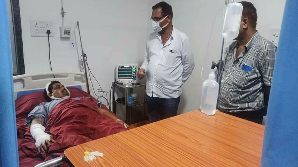 attack on councilor Ghanshyam Tamarkar by pouring hot oil in bemetara