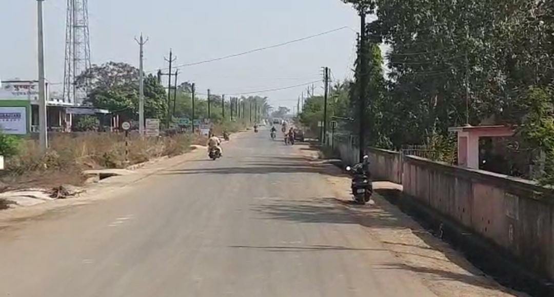 Bemetara road is dilapidated