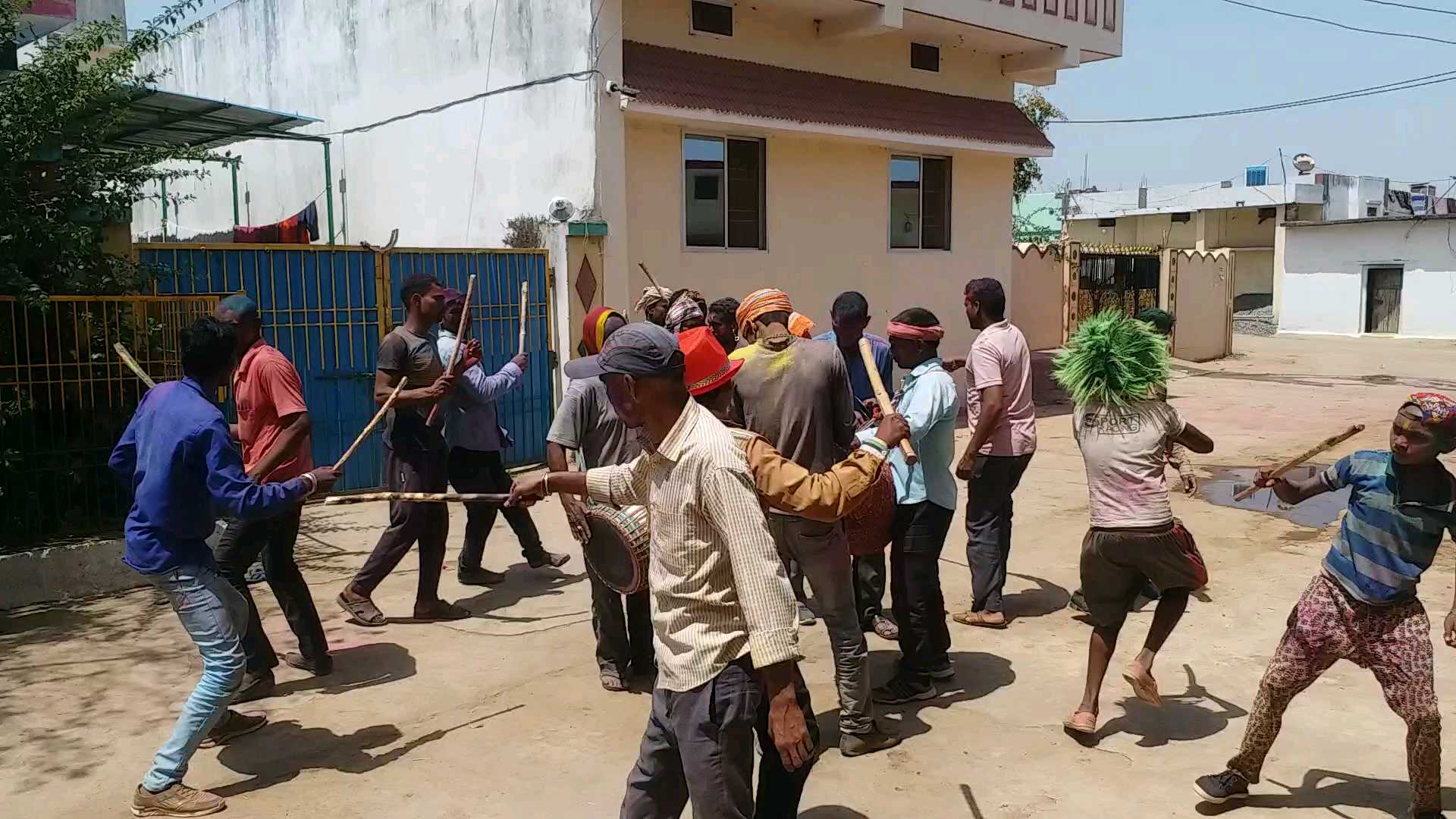 Danda dance tradition continues in Holi for years in bemetara