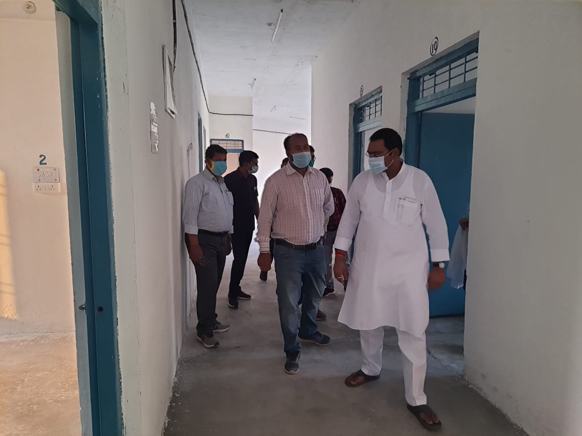 parliamentary-secretary-and-nawagarh-mla-gurudyal-singh-banjare-inspected-covid-hospital-in-iti-hostel-in-nawagarh-of-bemetara