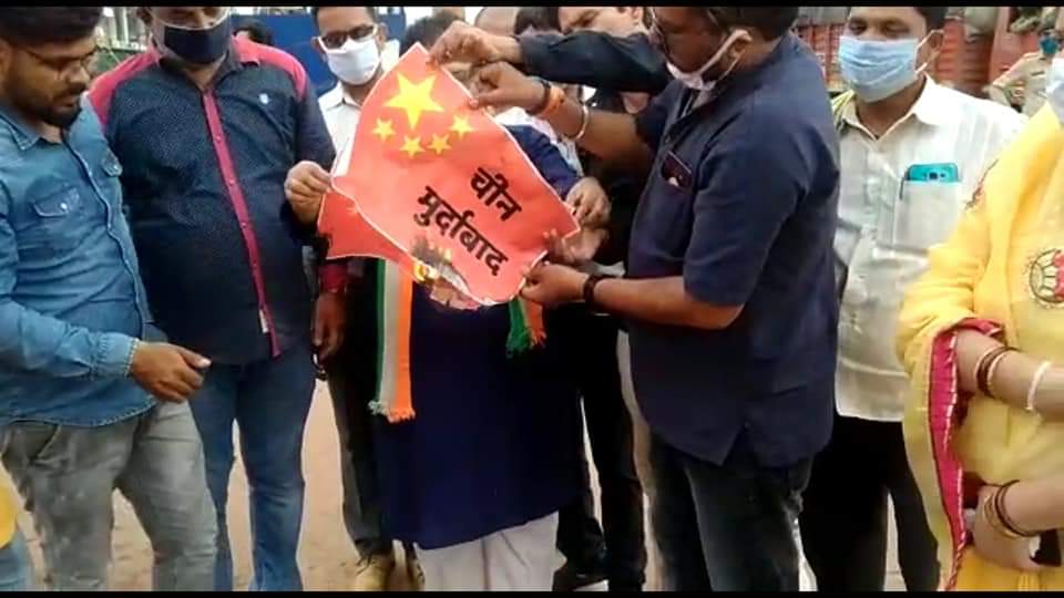 Congress workers protested by burning China flag