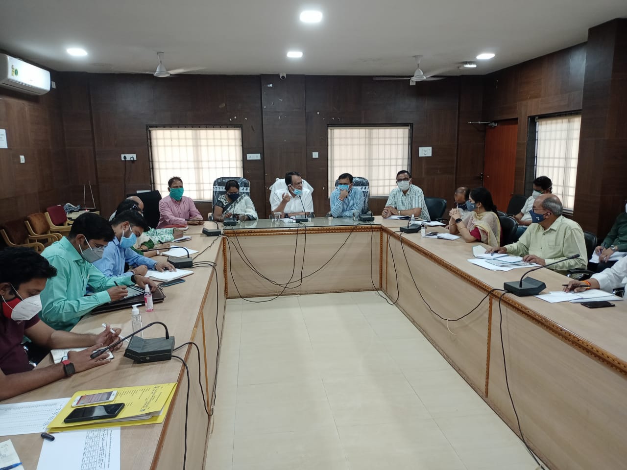 collector-shiv-anant-tayal-took-review-meeting-on-corona-in-bemetara