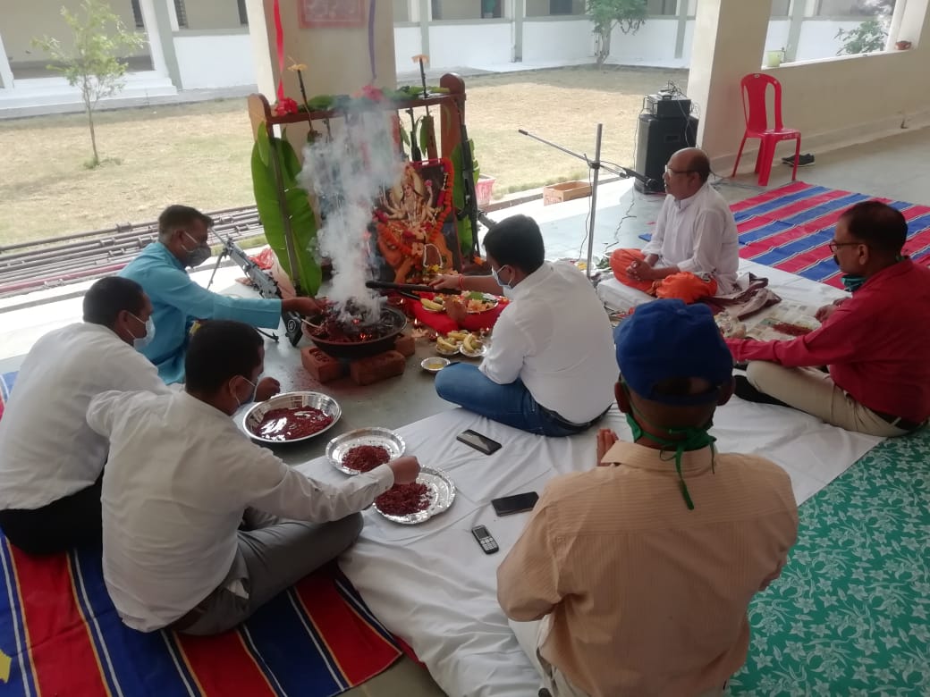 SP Divyang Patel worshiped arms at protected center on Vijayadashami festival in bemetara