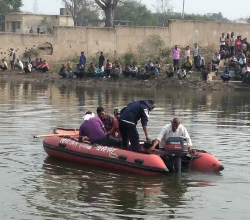 SDRF team recovered dead body of youth drowned in Thankhamharia anicut of bemetara