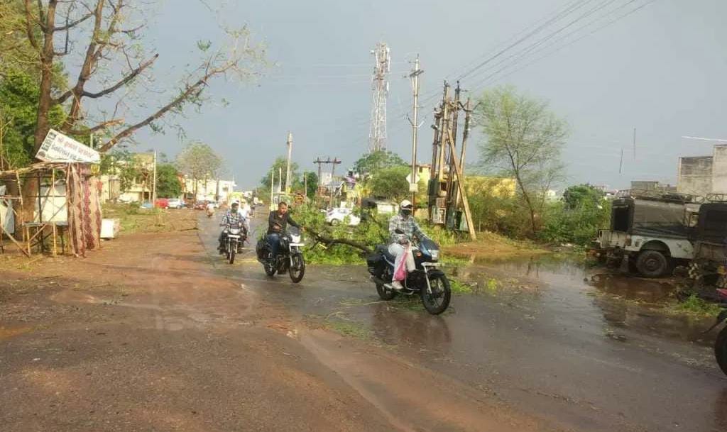 heavy damaged after  hail storm and rainfall in bemetara