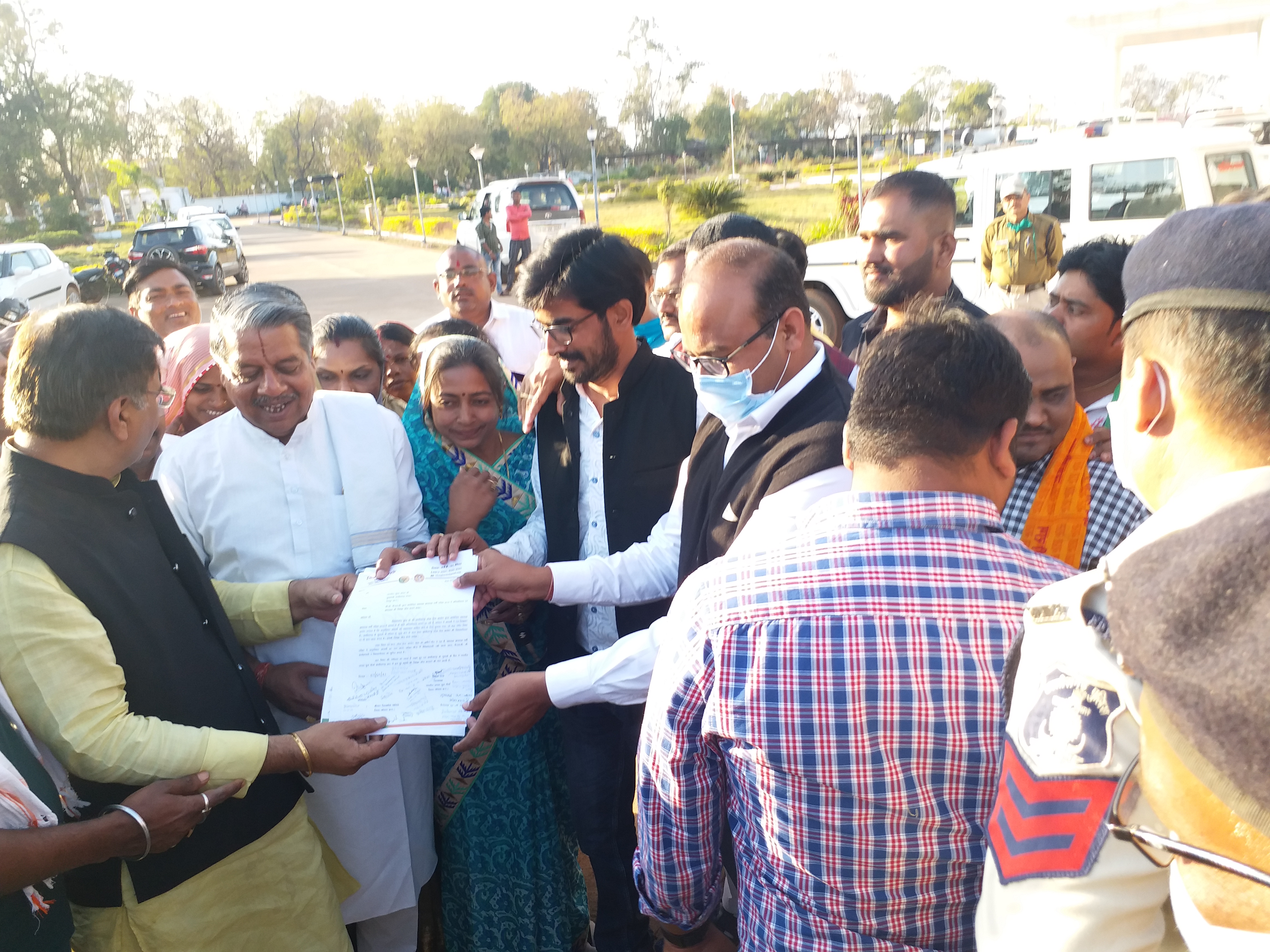 BJP submitted memorandum to collector in case of disturbances in PSC exam in bemetara