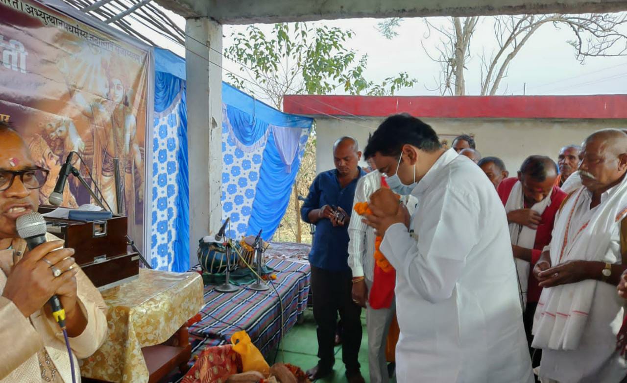 Gurudayal Singh Banjare attended the Geeta Jayanti celebration