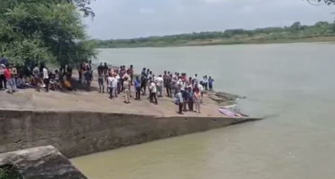 young-man-dies-after-drowning-in-chatua-anicut-of-bemetara