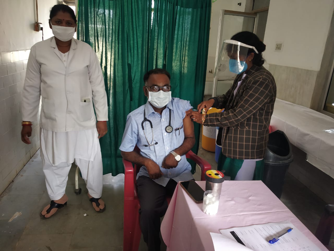 2 thousand 158 Corona Warriors vaccinated in Bastar