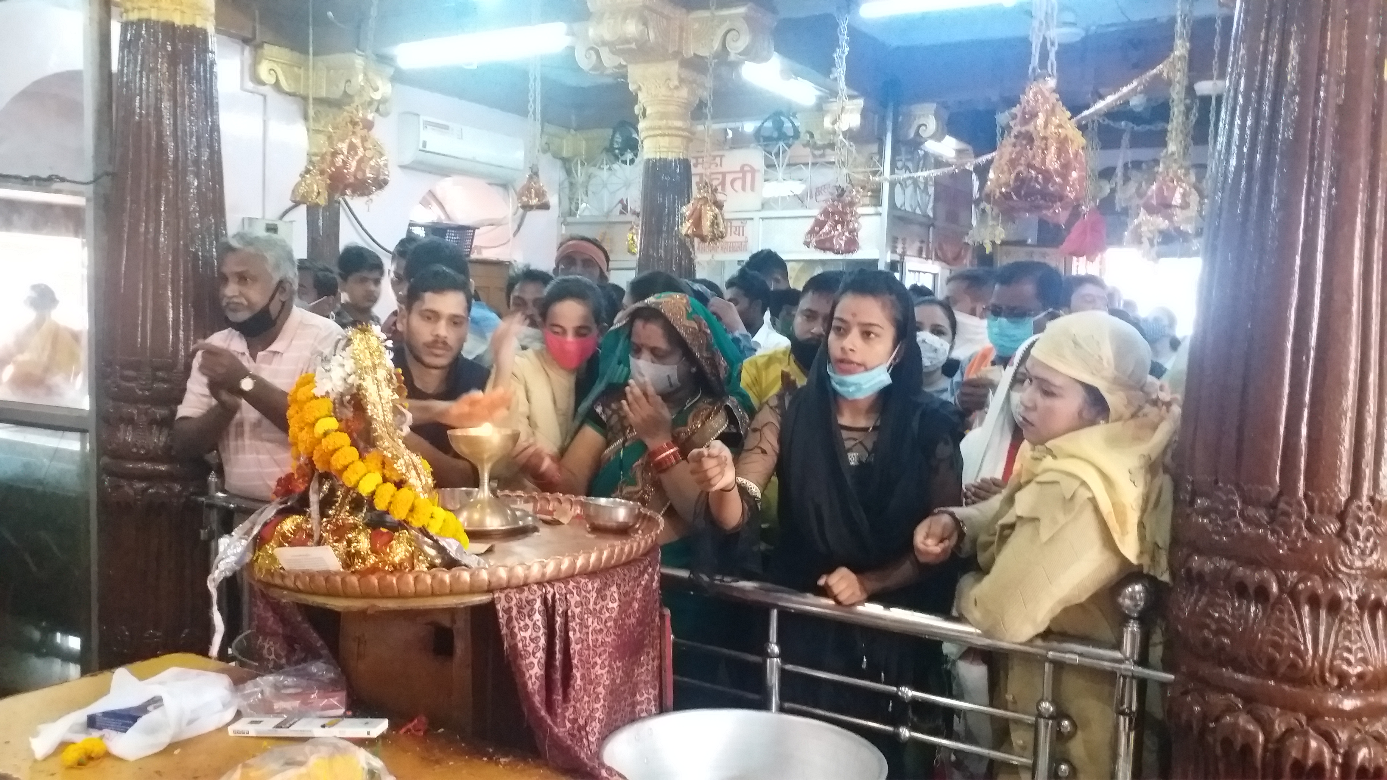 Devotees arrived for darshan of Maa Danteshwari