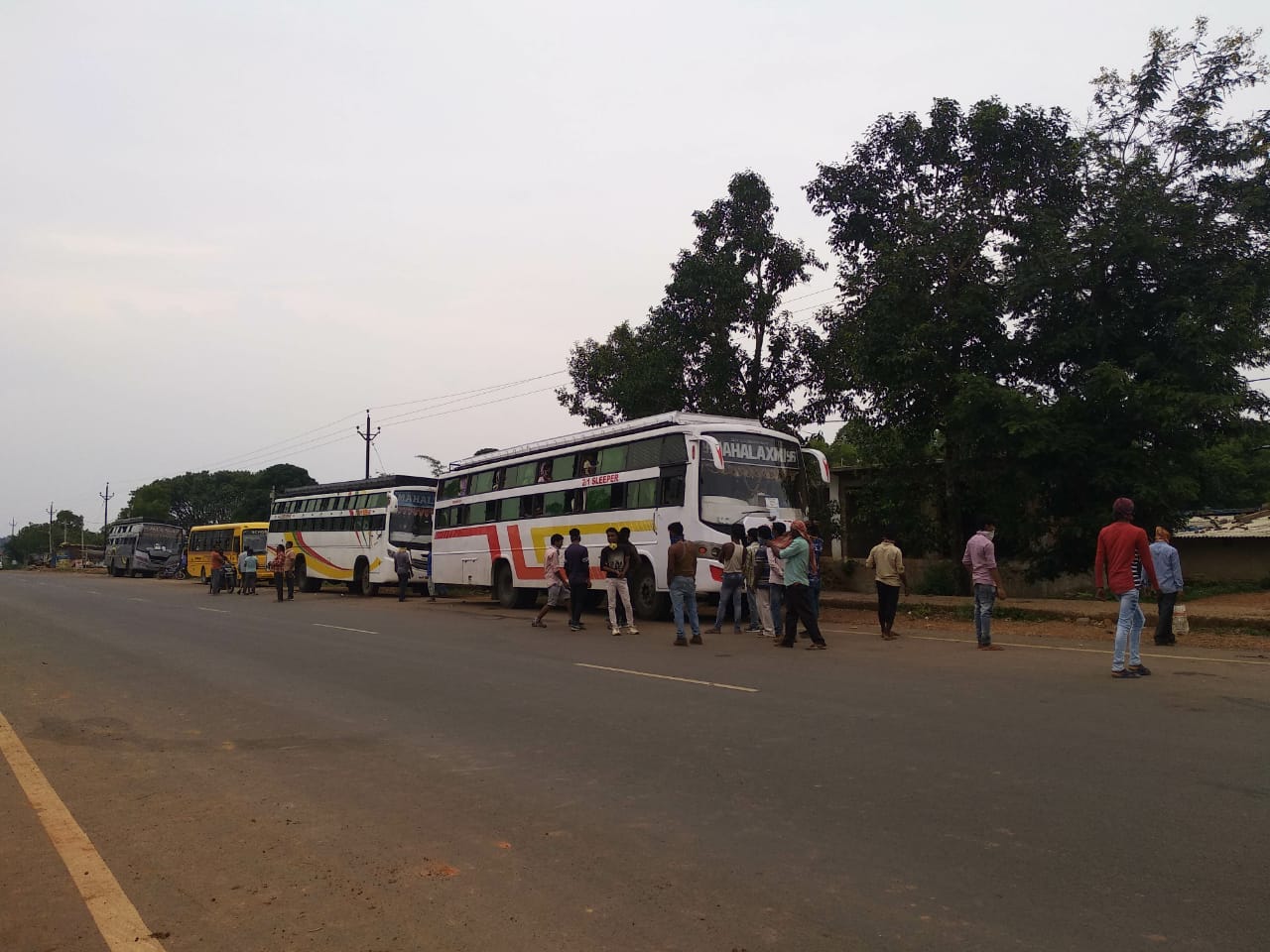 NMDC workers departed from Jharkhand government passenger bus from jagdalpur