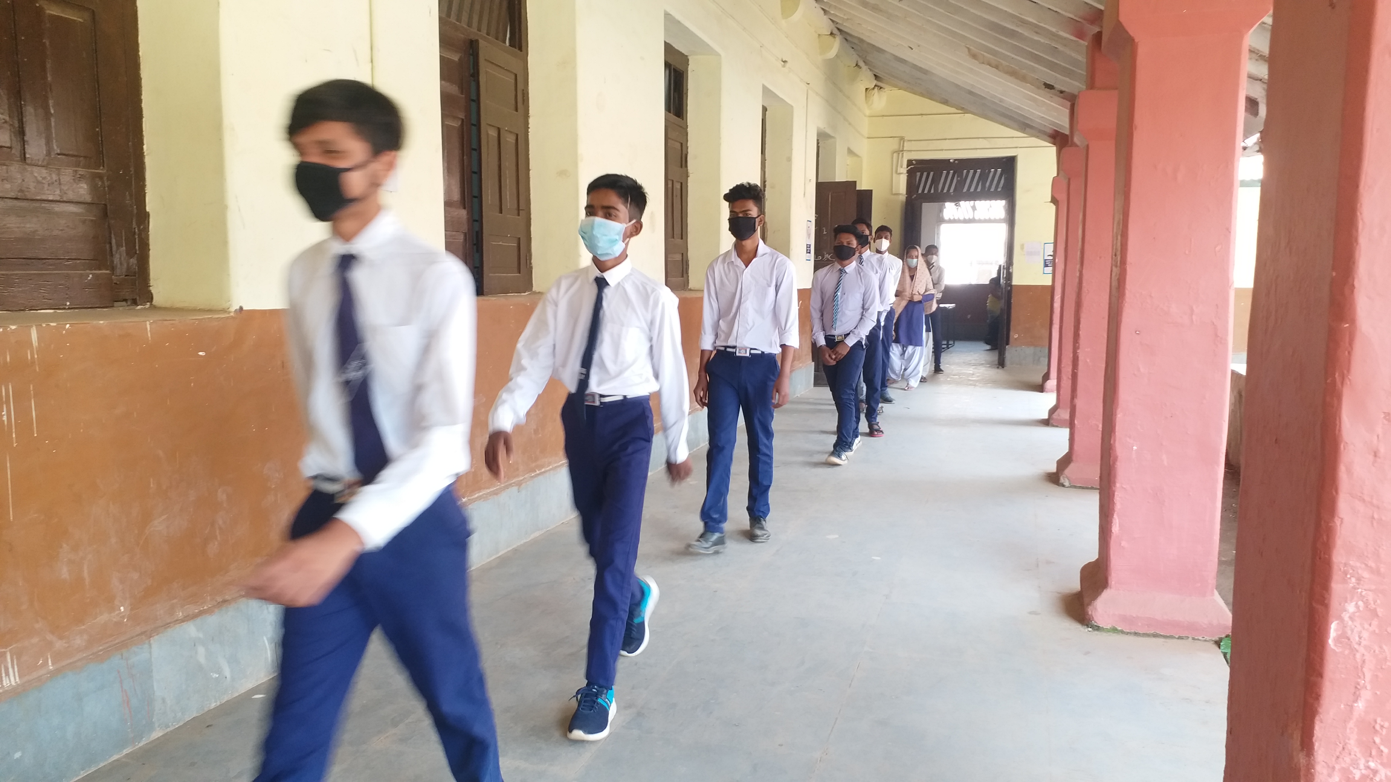 Students happy after reopen school in Bastar