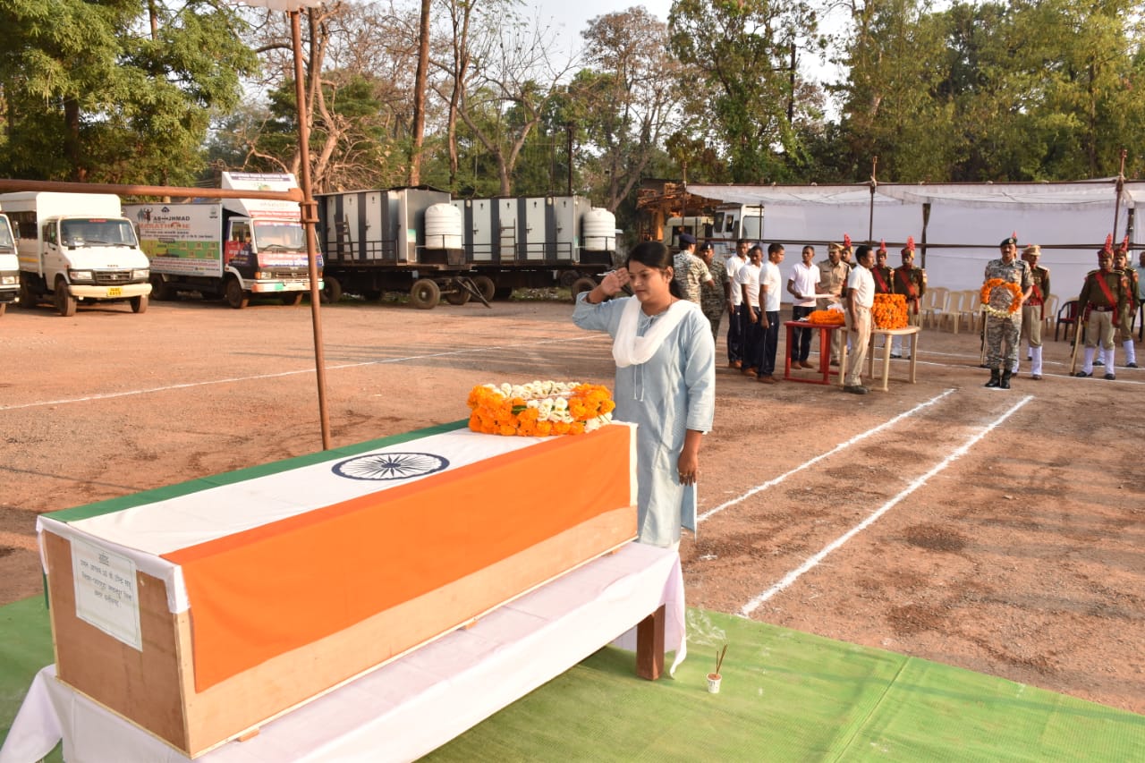 tribute given to martyrs soldier in jagdalpur