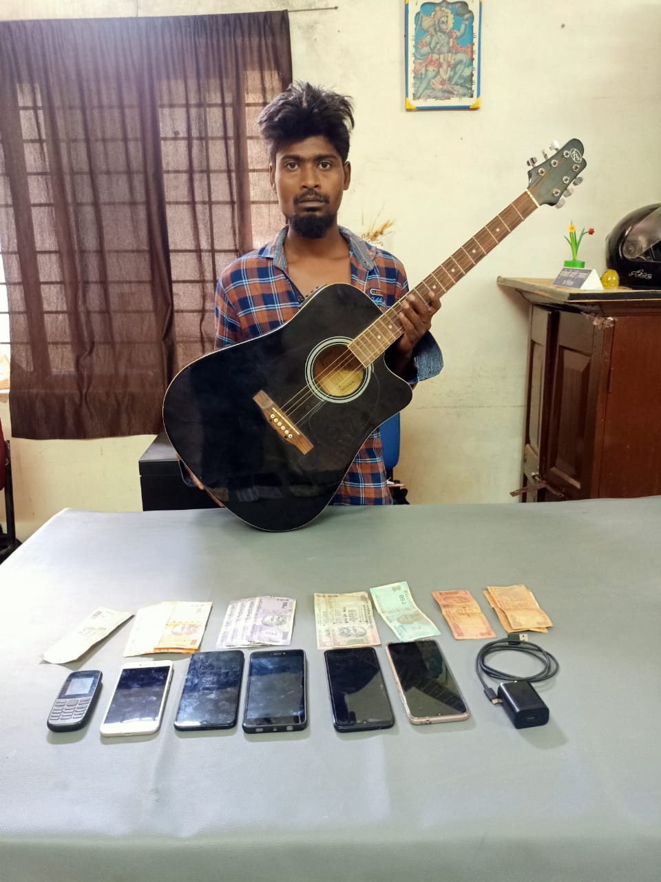 Jagdalpur Kotwali police arrested a thief and seized stolen goods