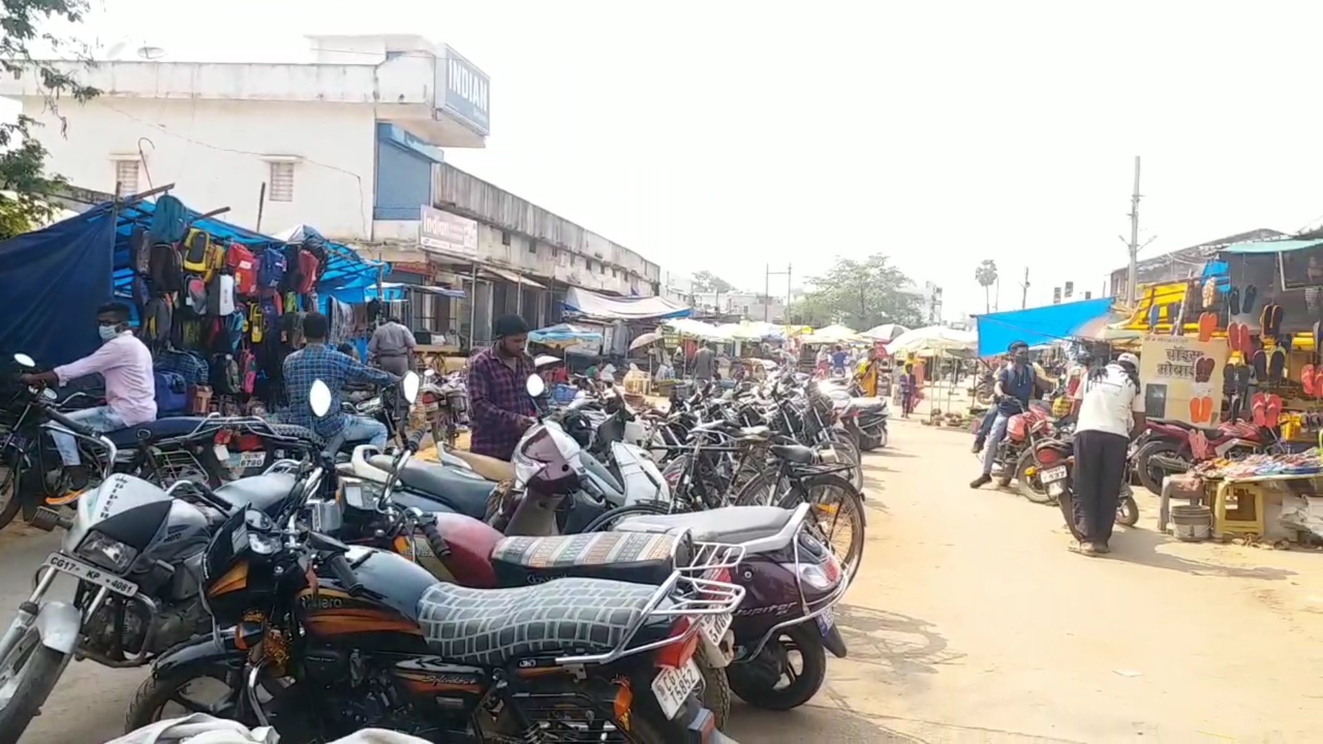 Sanjay Market does not have proper parking facilities in bastar