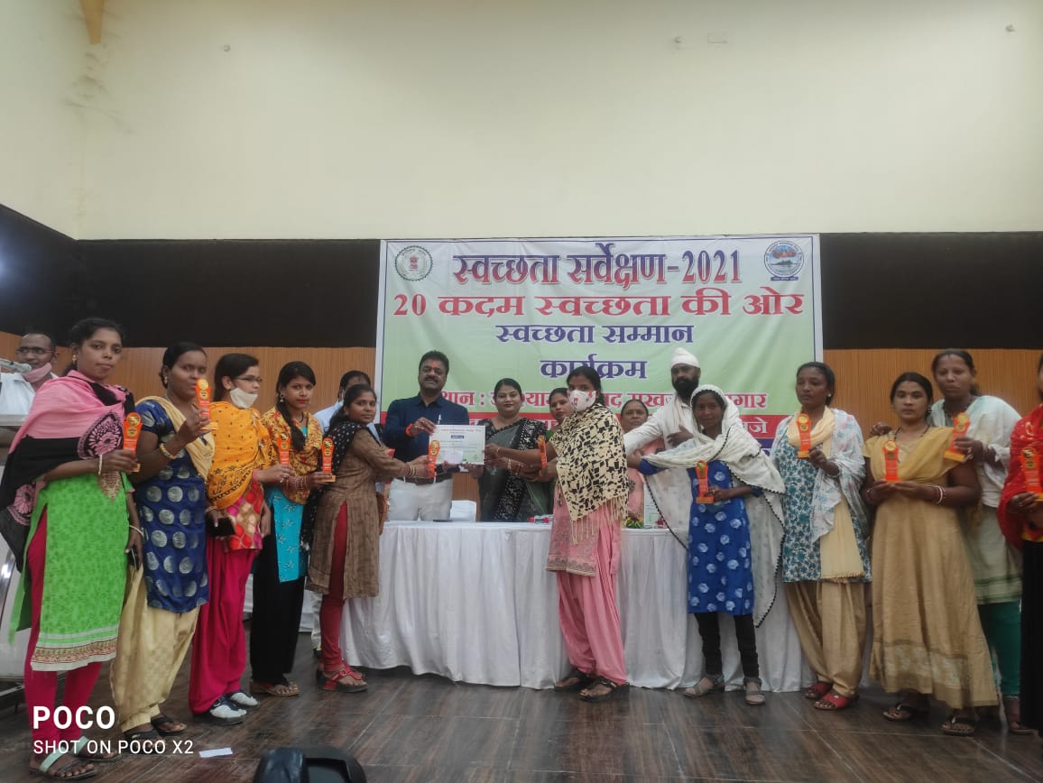 Municipal Corporation employees honored for swachhata campaign