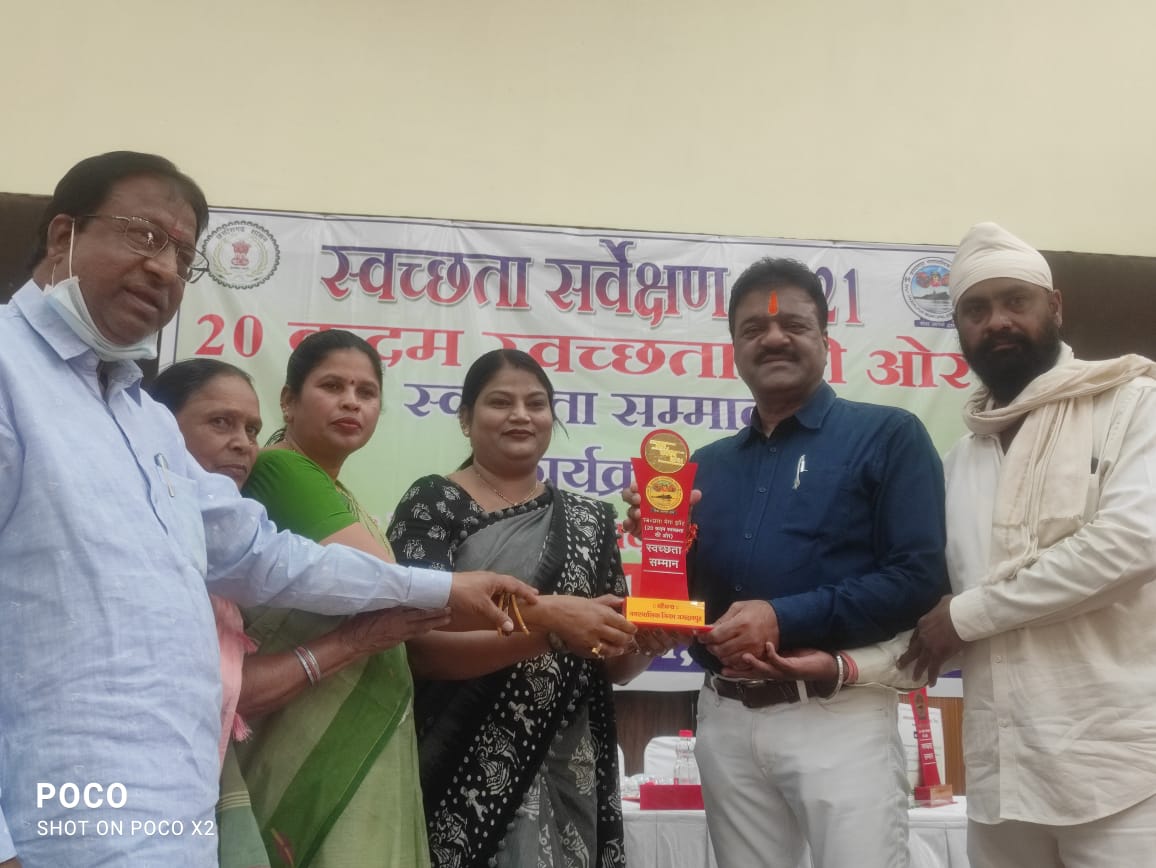 Municipal Corporation employees honored for swachhata campaign