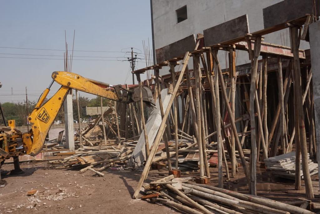 Bhilai Municipal Corporation took action on construction of illegal buildings