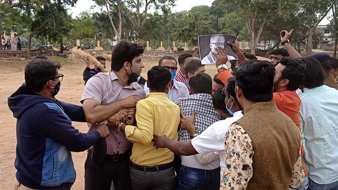 BJYM protests against Chhattisgarh government in dhamtari