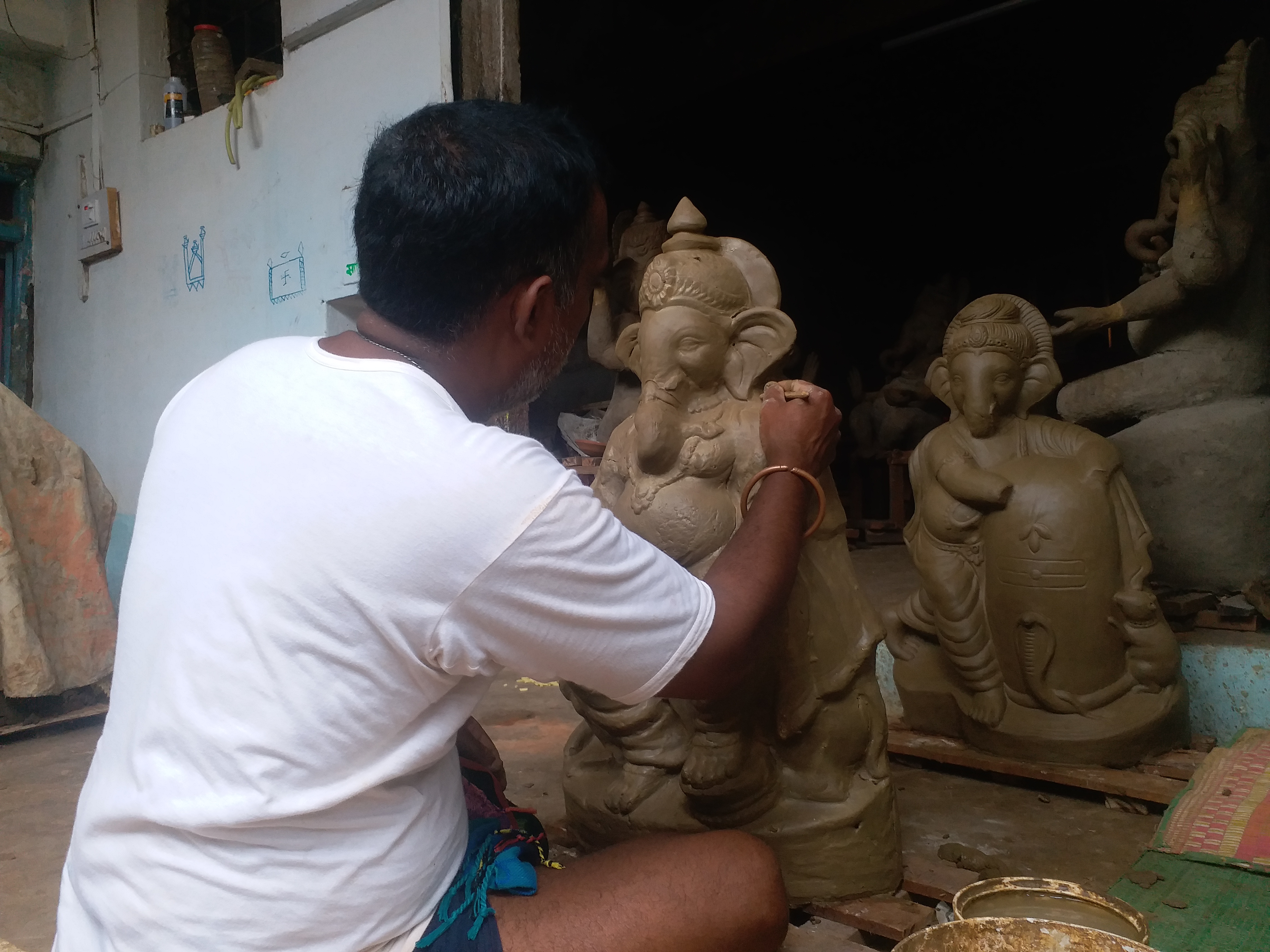 effect of corona on the livelihood of sculptors in dhamtari