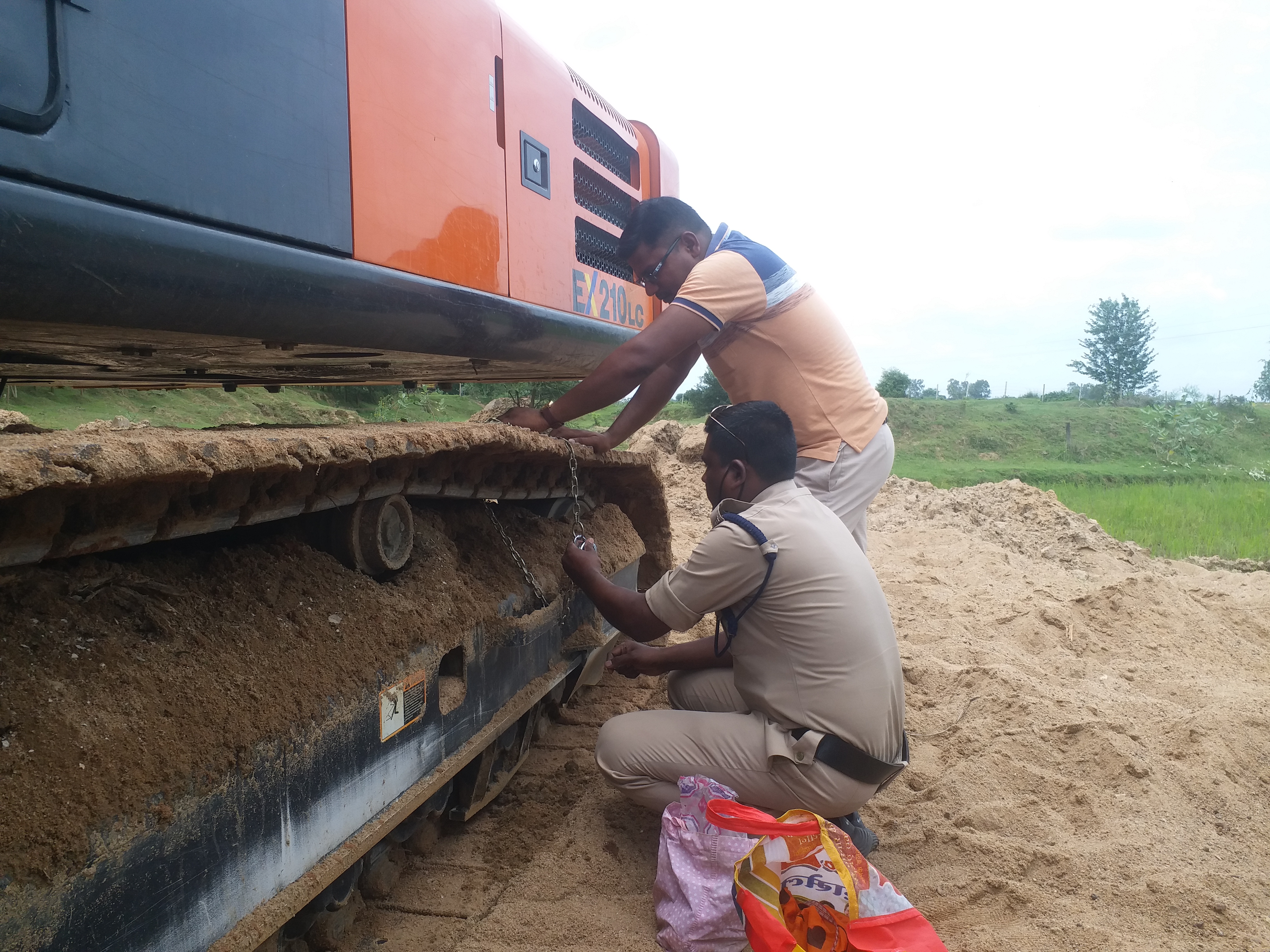 dhamtari illegal sand mining