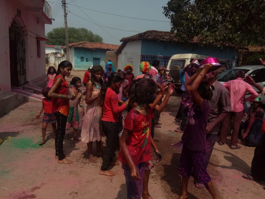 Holi is celebrated in Dhamtari a week in advance