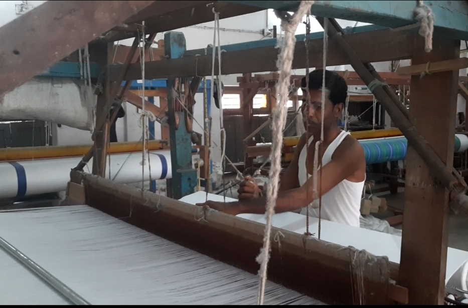 hand-loom-weavers-facing-problem-due-to-lock-down-in-dhamtari