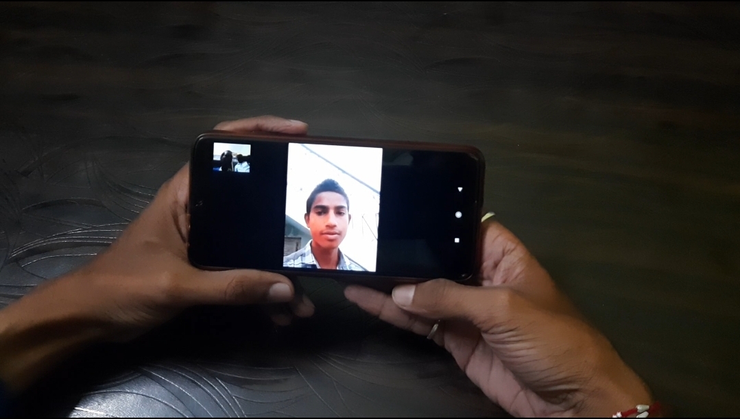 students studying through watsaap and videocall in dhamtari