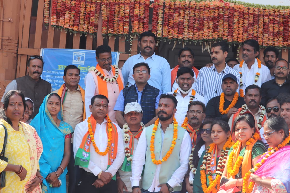 BJP workers celebrate Pandit Deendayal Upadhyay death anniversary in dantewada