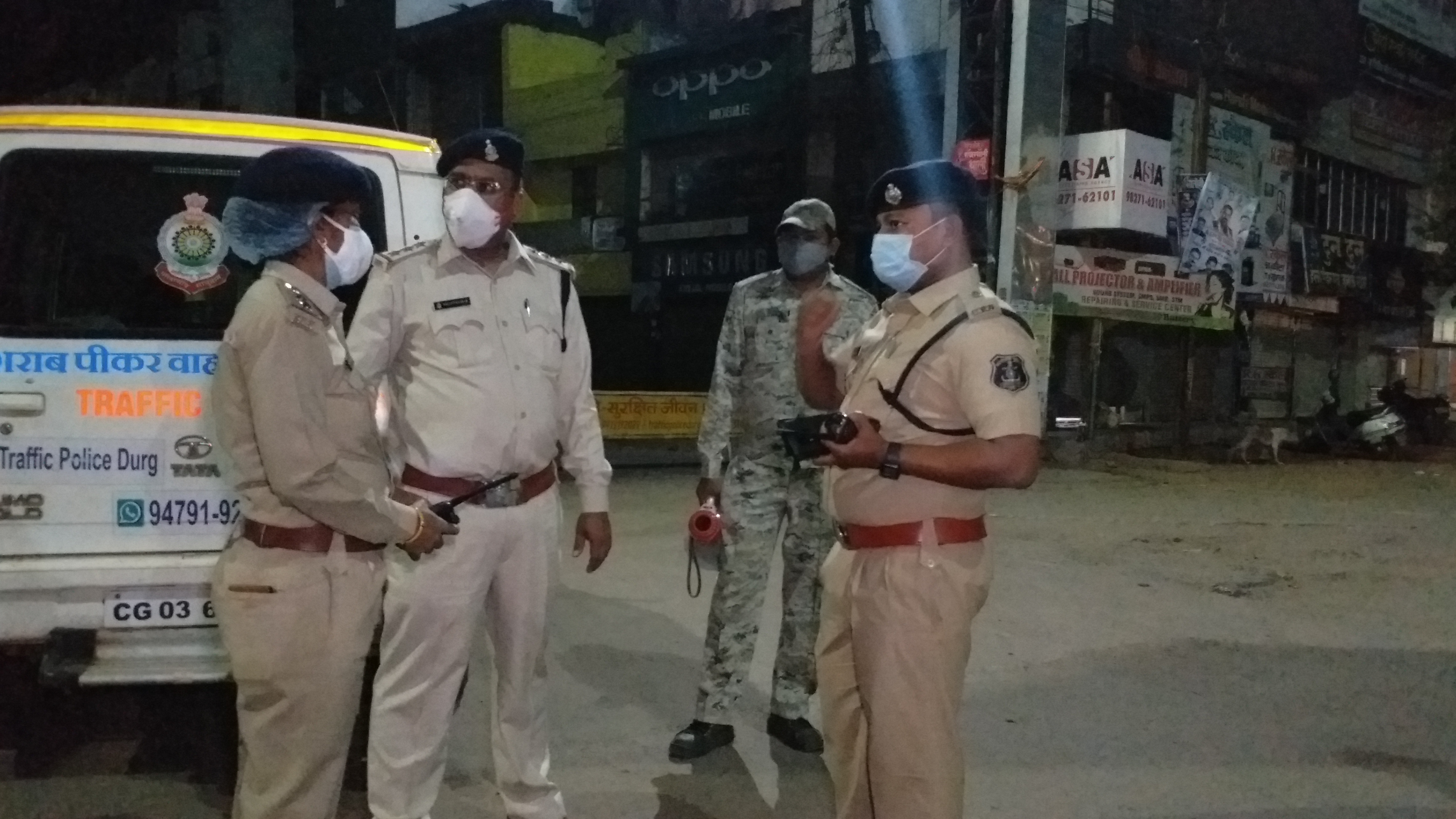 ETV bharat inspects night curfew in Durg city