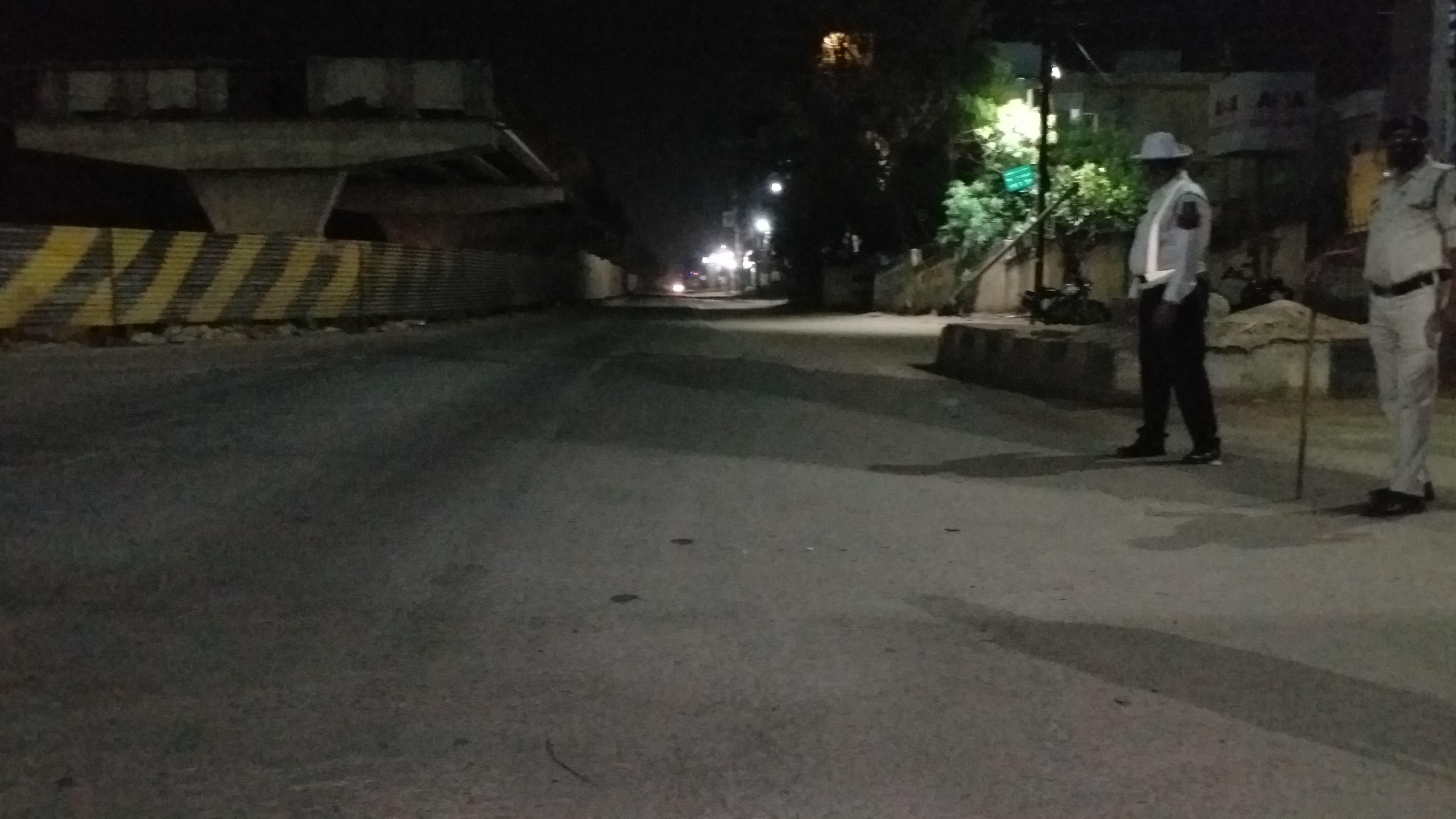 ETV bharat inspects night curfew in Durg city