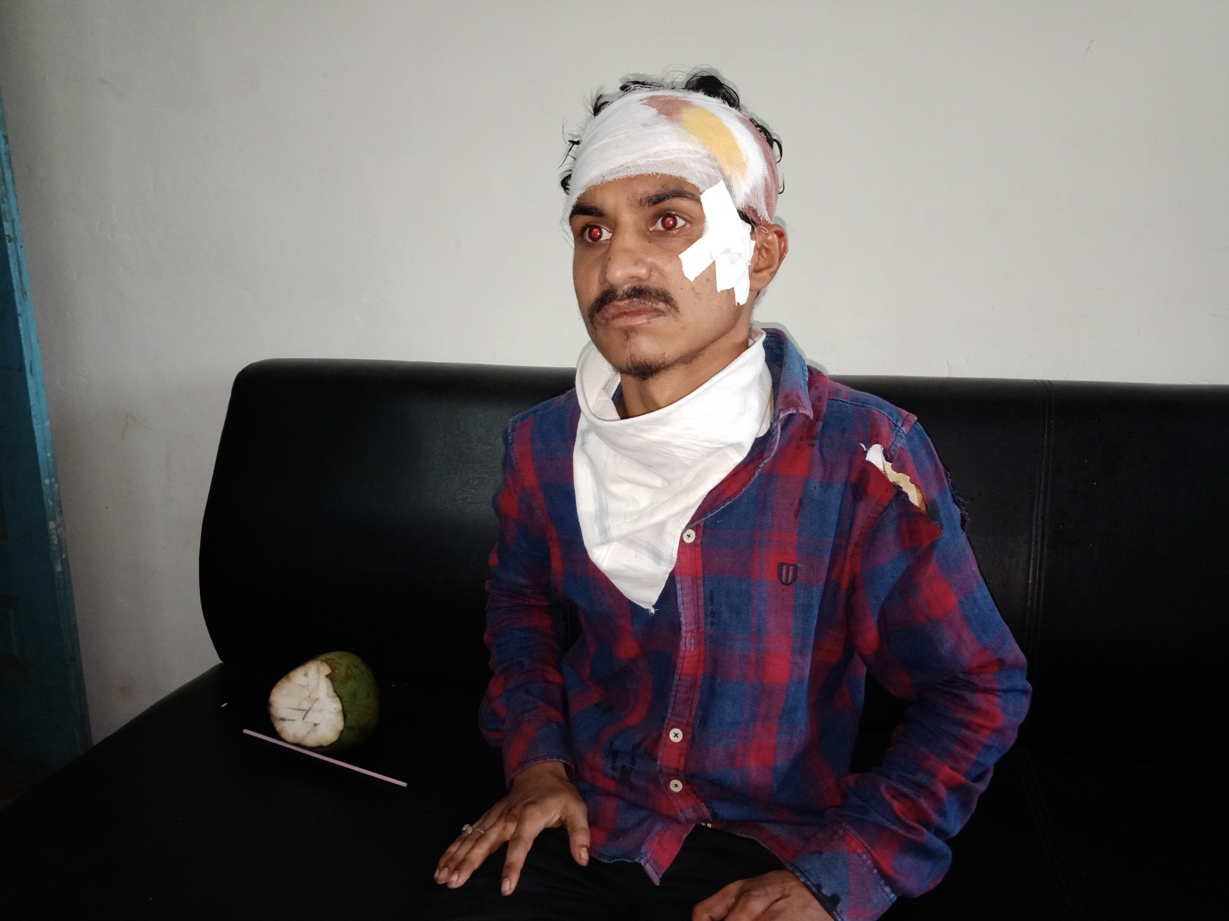 Two accused escaped with a knife attack on a cloth merchant in durg