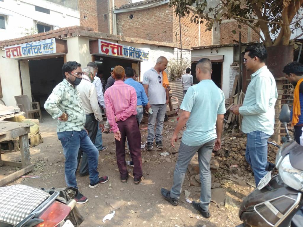 Action on shopkeepers encroaching on road in Bhilai