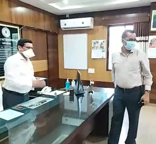 Collector Chhatar Singh Dehre takes charge