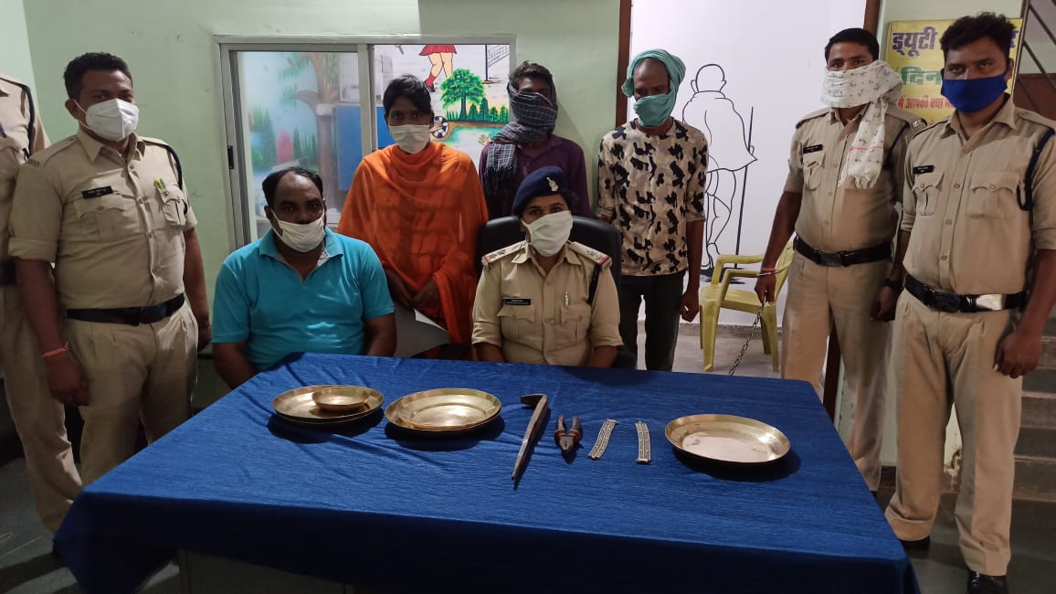 Police arrested a bronze vessel thief