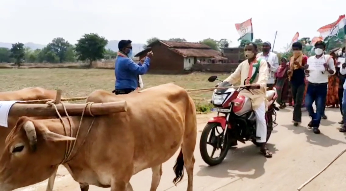 congress-protested-against rising price of petrol and diesel