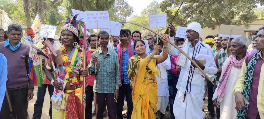 farmers-of-udanti-area-of-mainpur-demanded-increase-support-price-of-crop in gariaband