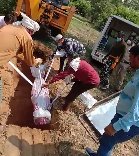 Police performed the last rites of an unknown dead body