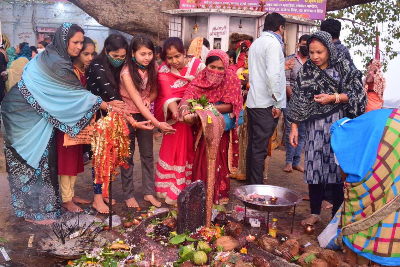 Crowd of devotees gathered at Rajim Maghi Punni Mela