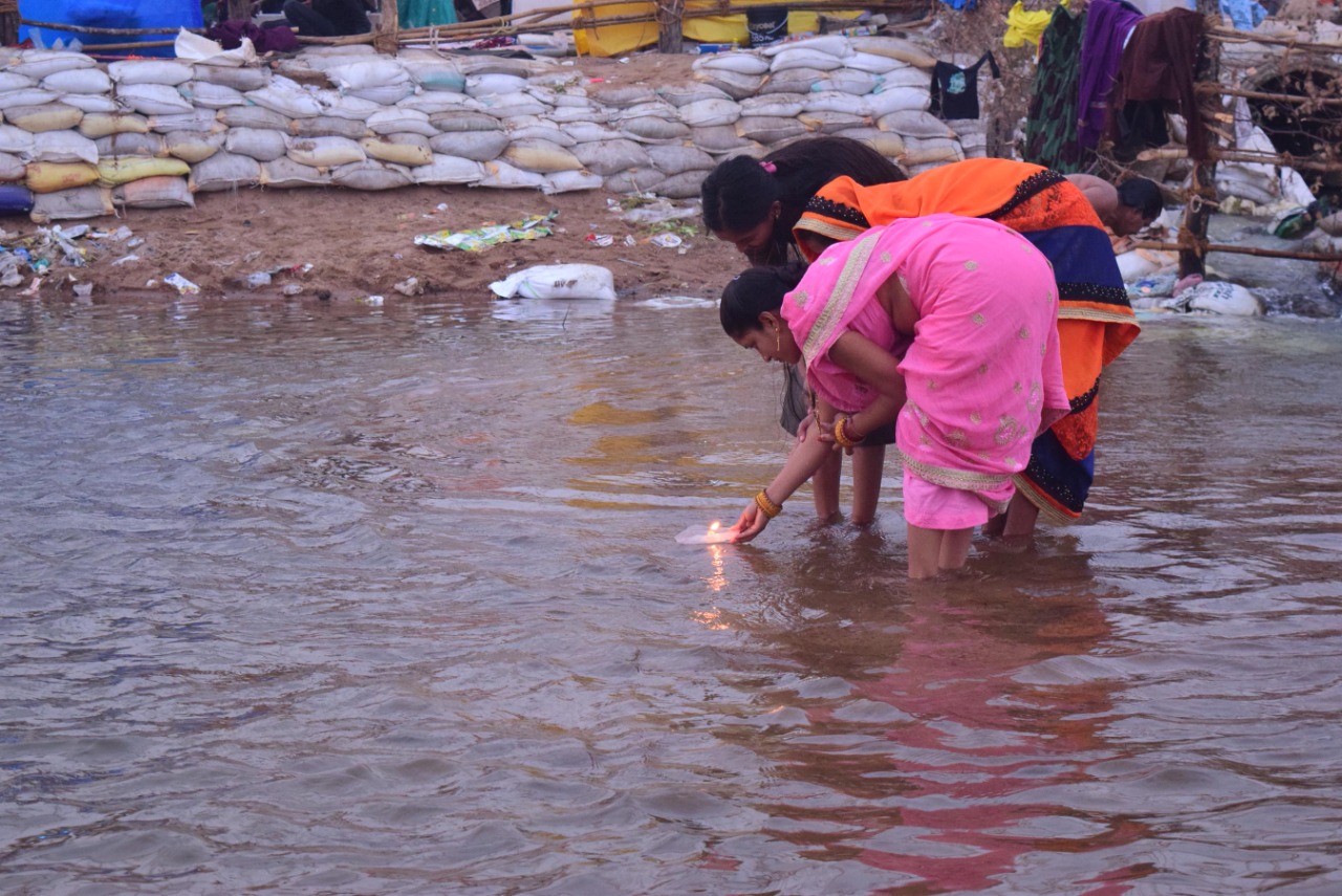 Crowd of devotees gathered at Rajim Maghi Punni Mela